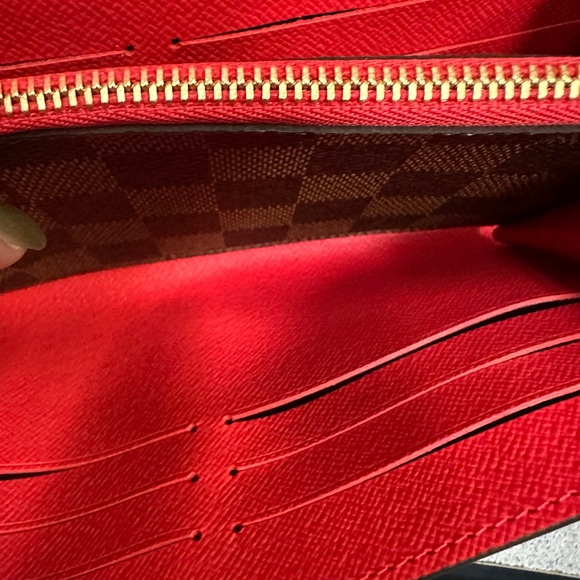 Tracking number - Picture 13 of 16